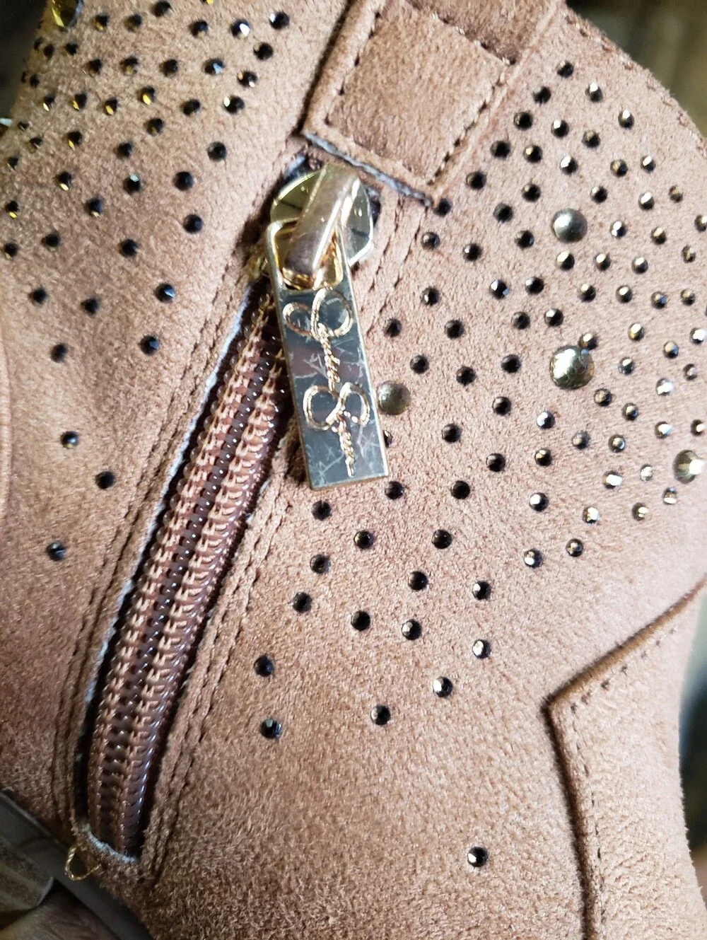 Jessica Simpson stylish tan